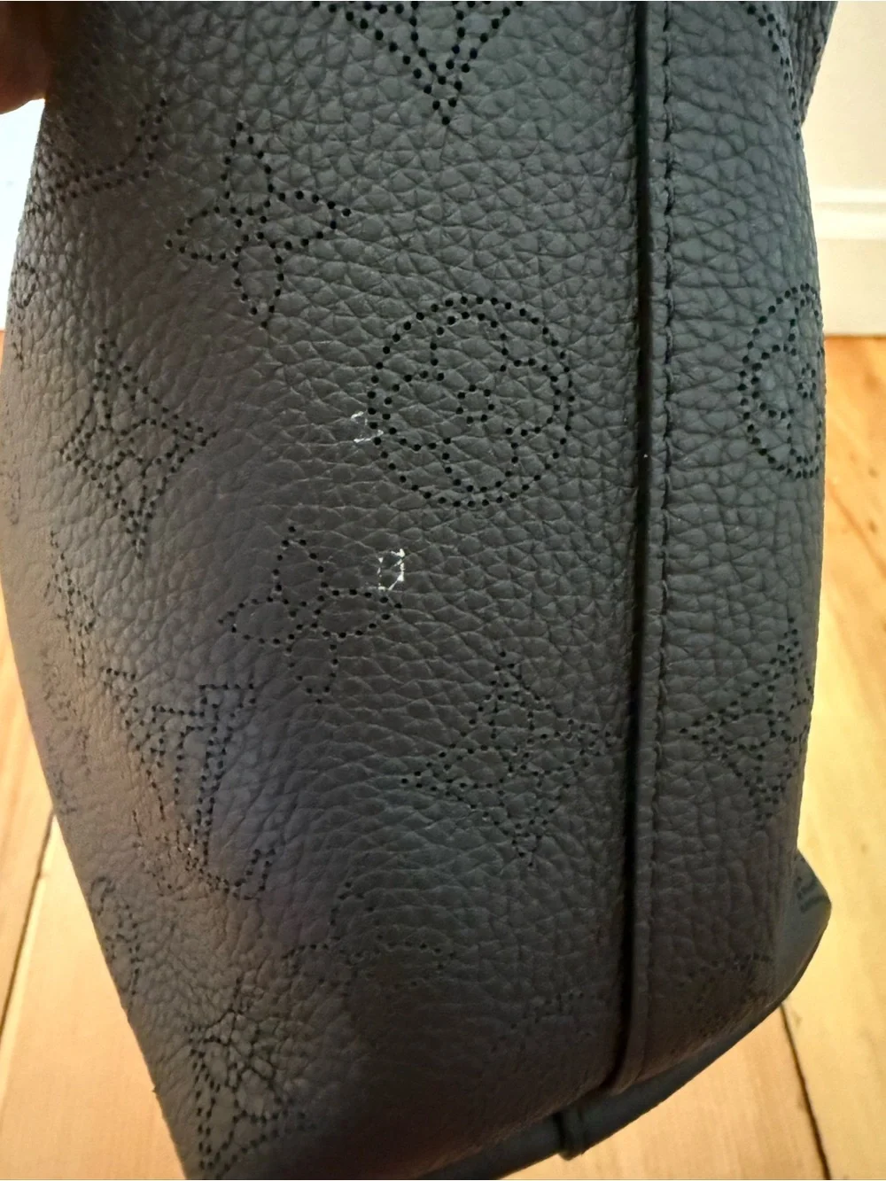 Louis Vuitton Why Knot PM Mahina Noir - Picture 4 of 16